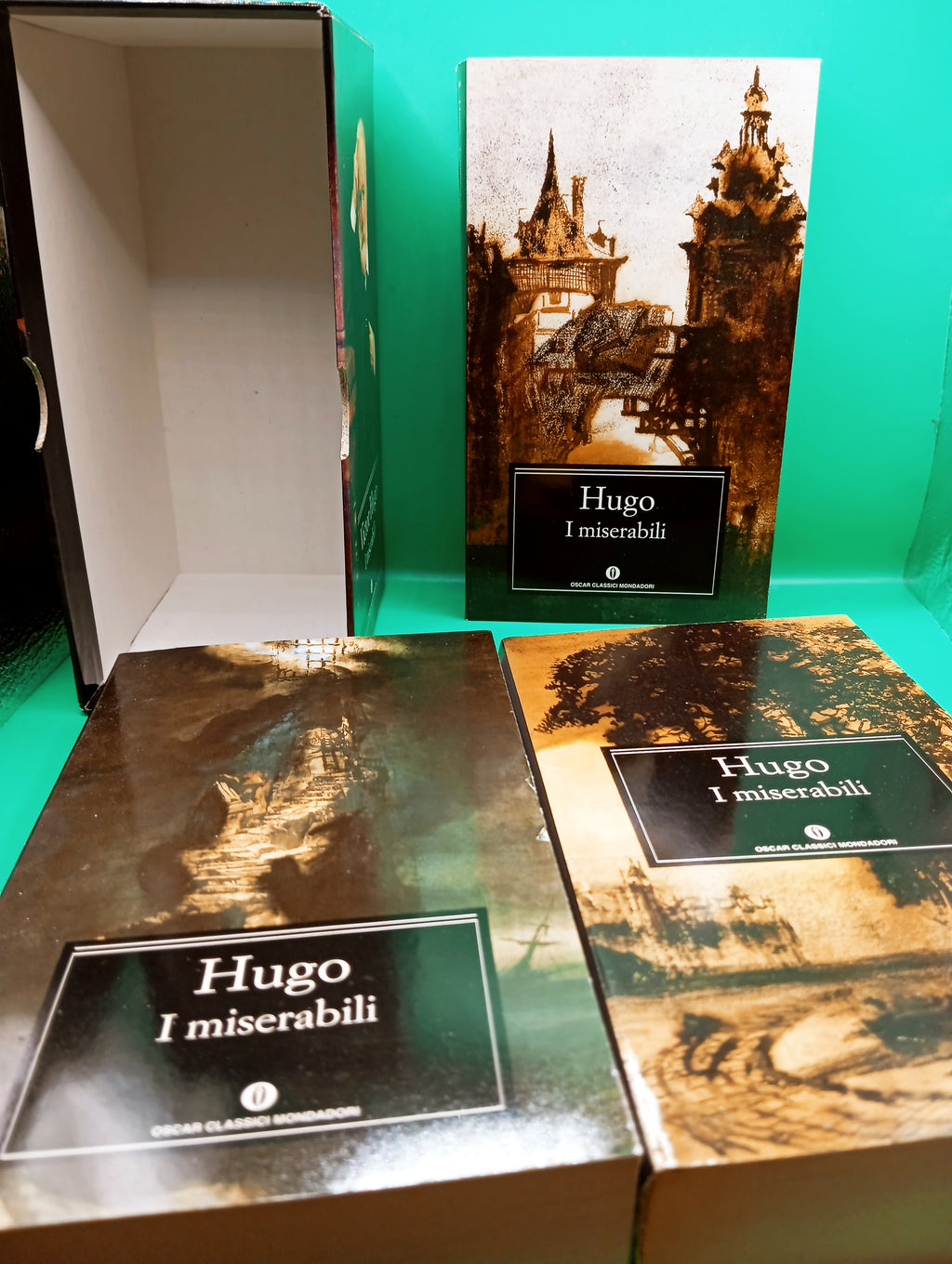 Victor Hugo - I Miserabili Cofanetto Oscar Classici Mondadori