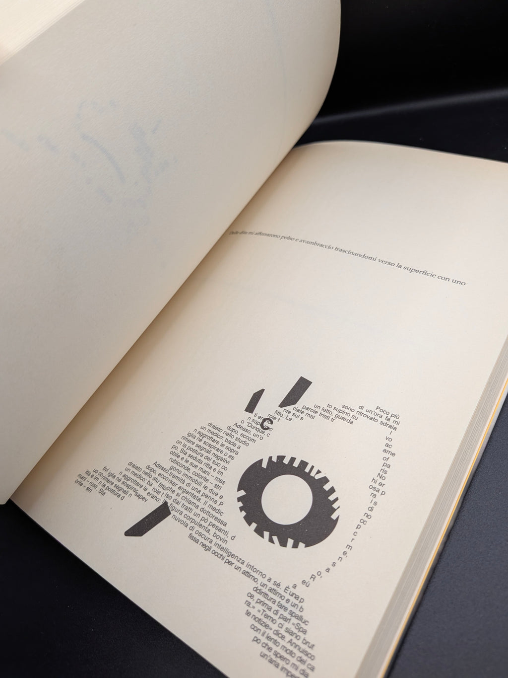 Steven Hall - Le Memorie dello Squalo Mondadori Strade Blu