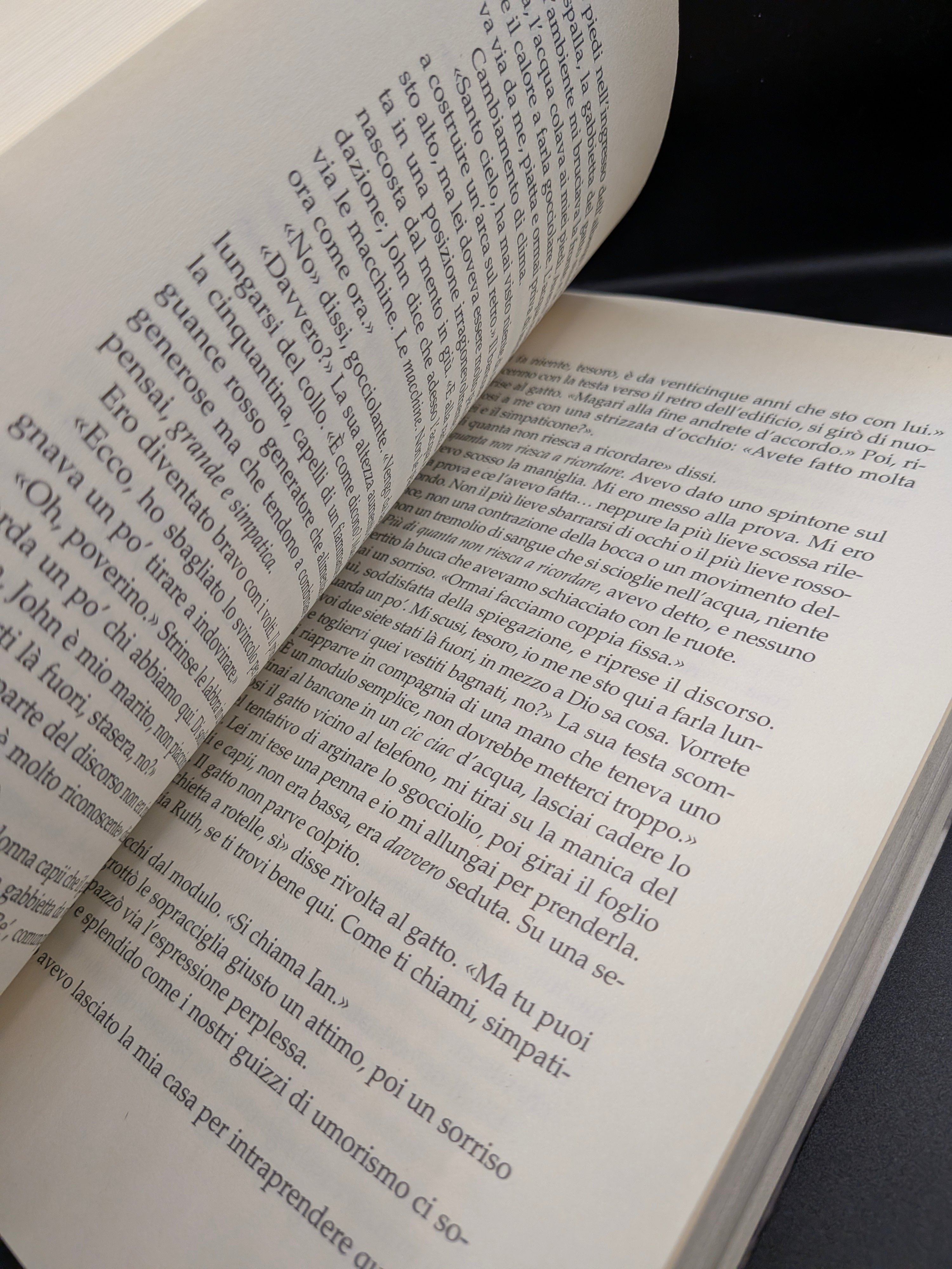 Steven Hall - Le Memorie dello Squalo Mondadori Strade Blu